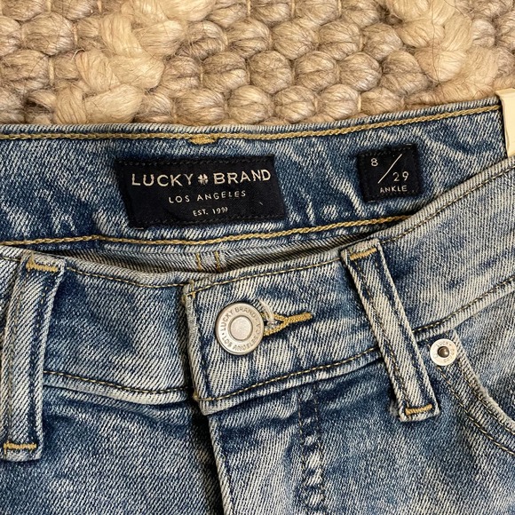 NWT! LUCKY BRAND Mid-Rise Light Blue Busted Knee Ava Skinny Jeans Raw Hem - Sz 8 - Picture 5 of 13